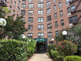 100-25 Queens Boulevard 3D, Forest Hills, NY 11375