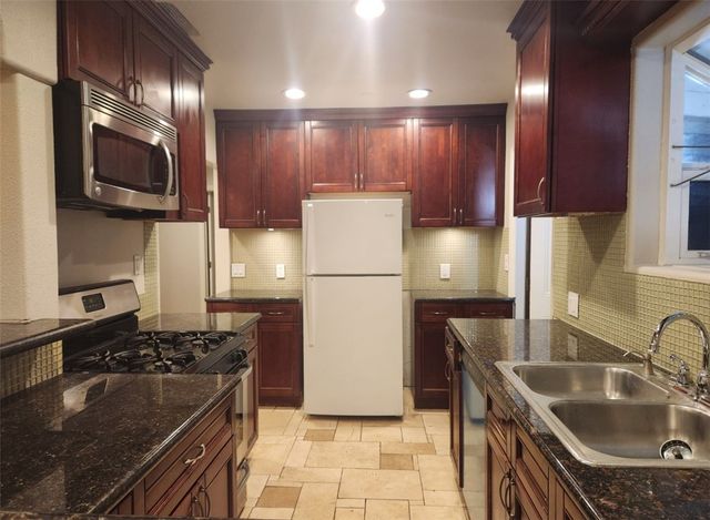 21057 Runnymede Street, Canoga Park (los Angeles), CA 91303