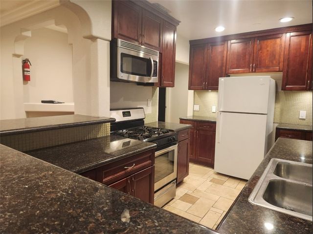 21057 Runnymede Street, Canoga Park (los Angeles), CA 91303