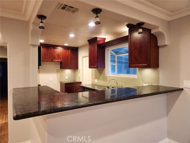 21057 Runnymede Street, Canoga Park (los Angeles), CA 91303