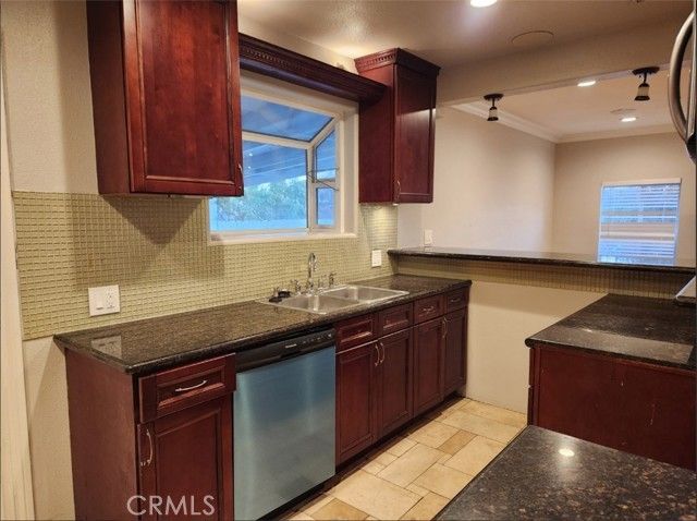 21057 Runnymede Street, Canoga Park (los Angeles), CA 91303