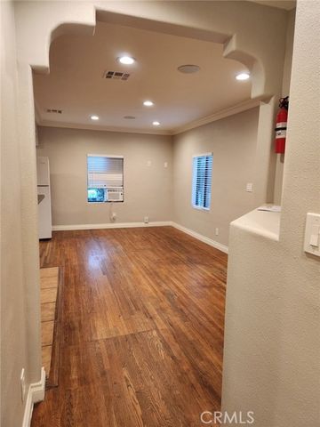 21057 Runnymede Street, Canoga Park (los Angeles), CA 91303