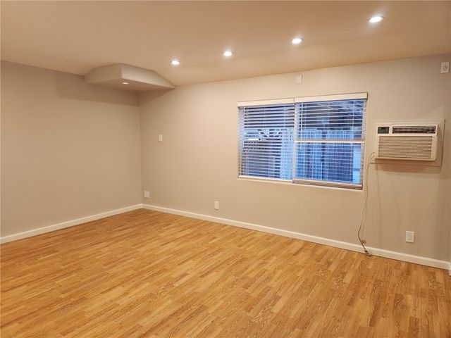 21057 Runnymede Street, Canoga Park (los Angeles), CA 91303