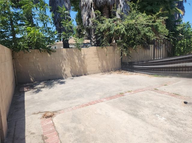 21057 Runnymede Street, Canoga Park (los Angeles), CA 91303