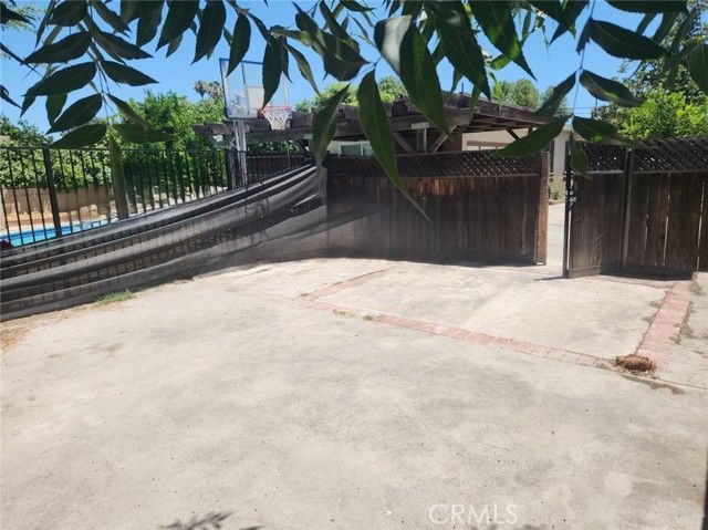 21057 Runnymede Street, Canoga Park (los Angeles), CA 91303