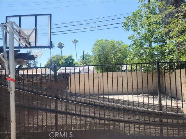 21057 Runnymede Street, Canoga Park (los Angeles), CA 91303