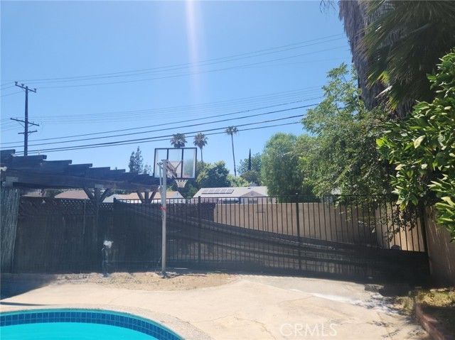 21057 Runnymede Street, Canoga Park (los Angeles), CA 91303