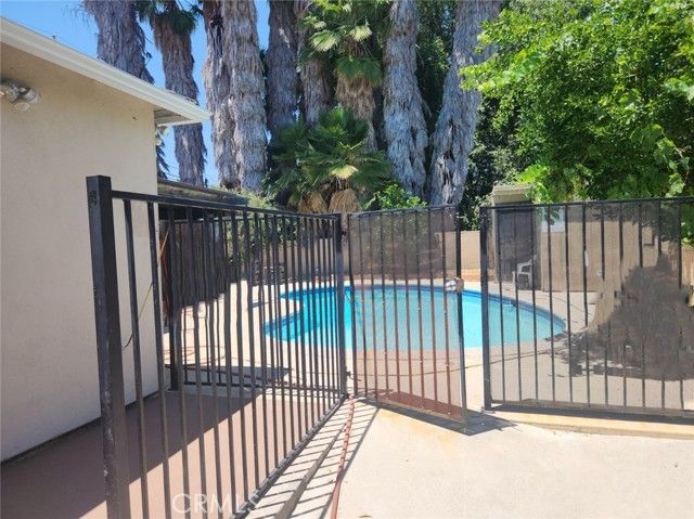 21057 Runnymede Street, Canoga Park (los Angeles), CA 91303