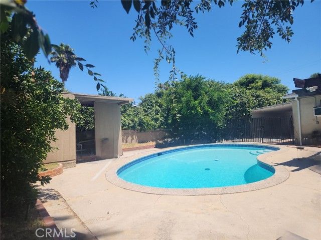 21057 Runnymede Street, Canoga Park (los Angeles), CA 91303