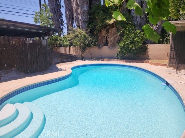 21057 Runnymede Street, Canoga Park (los Angeles), CA 91303