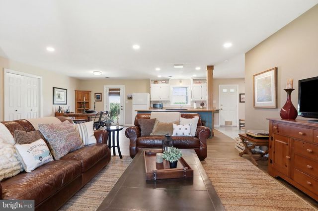 1739 PIONEER RD, Lancaster, PA 17602