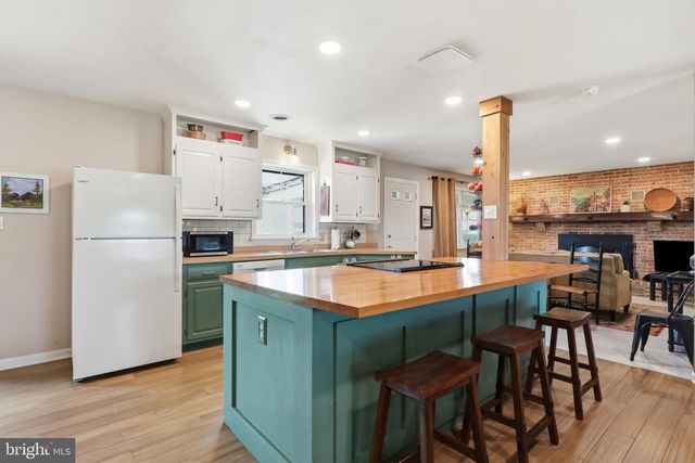 1739 PIONEER RD, Lancaster, PA 17602