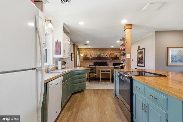 1739 PIONEER RD, Lancaster, PA 17602