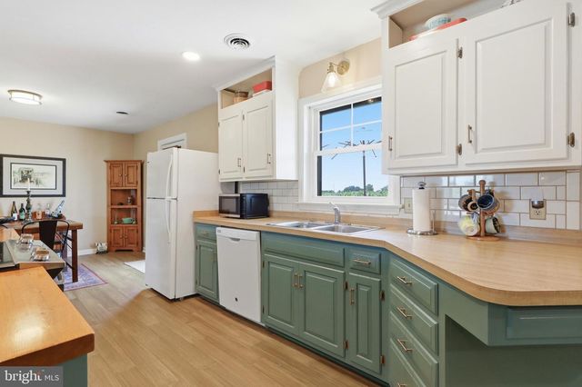 1739 PIONEER RD, Lancaster, PA 17602