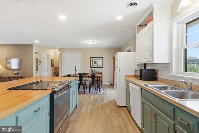 1739 PIONEER RD, Lancaster, PA 17602