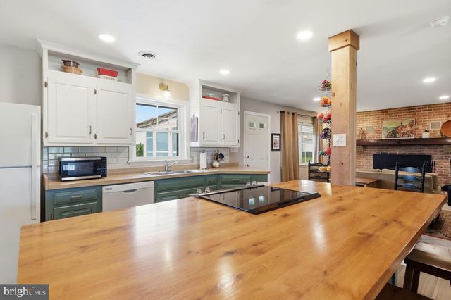 1739 PIONEER RD, Lancaster, PA 17602