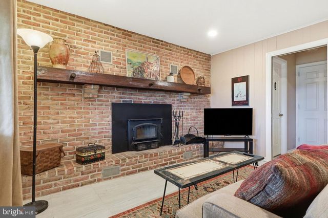 1739 PIONEER RD, Lancaster, PA 17602
