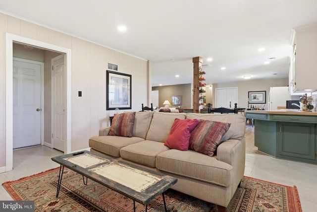 1739 PIONEER RD, Lancaster, PA 17602