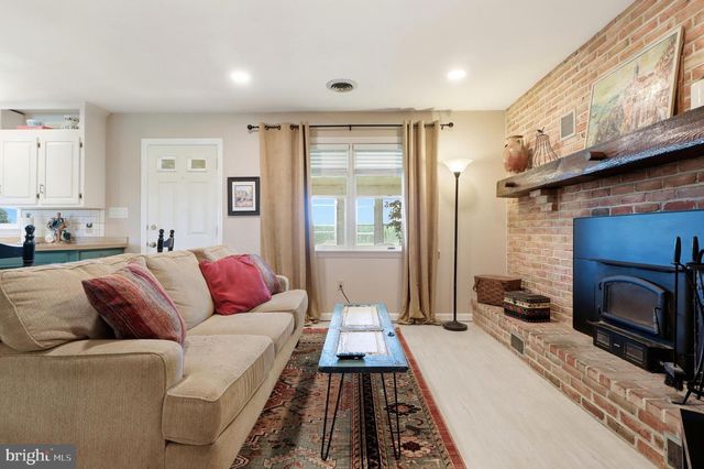 1739 PIONEER RD, Lancaster, PA 17602