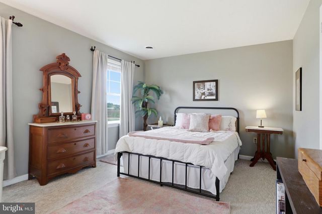 1739 PIONEER RD, Lancaster, PA 17602