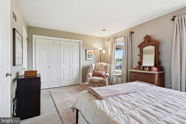 1739 PIONEER RD, Lancaster, PA 17602