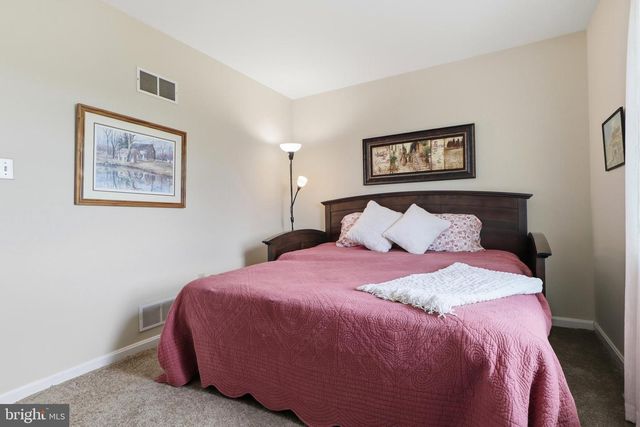 1739 PIONEER RD, Lancaster, PA 17602