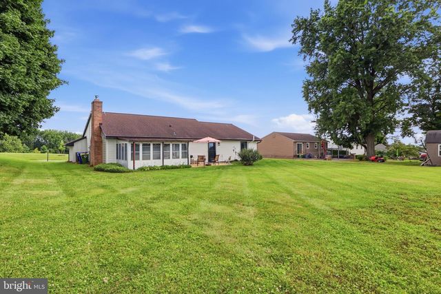 1739 PIONEER RD, Lancaster, PA 17602