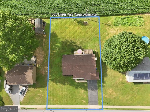 1739 PIONEER RD, Lancaster, PA 17602