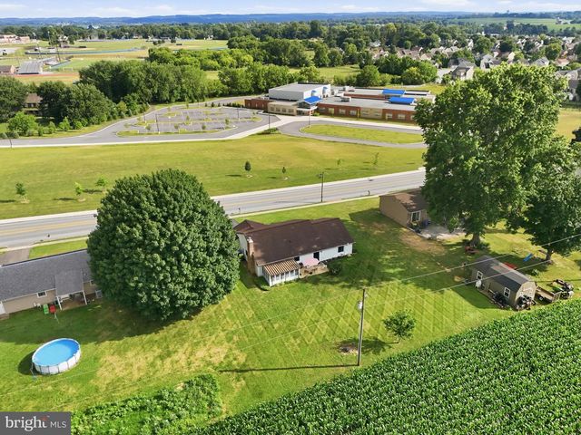 1739 PIONEER RD, Lancaster, PA 17602