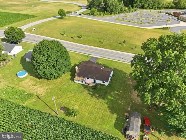 1739 PIONEER RD, Lancaster, PA 17602