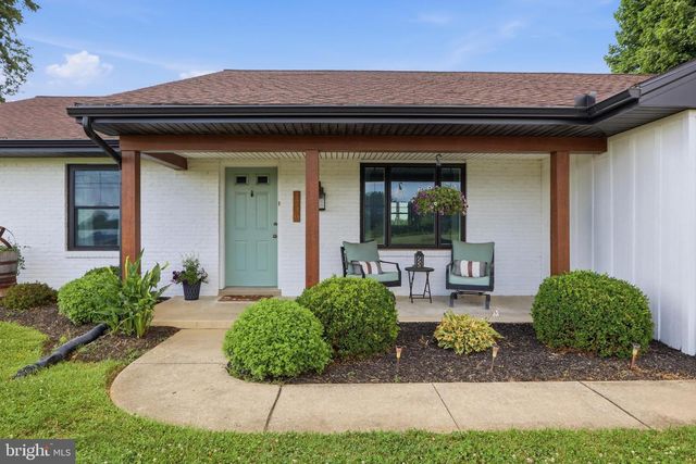 1739 PIONEER RD, Lancaster, PA 17602
