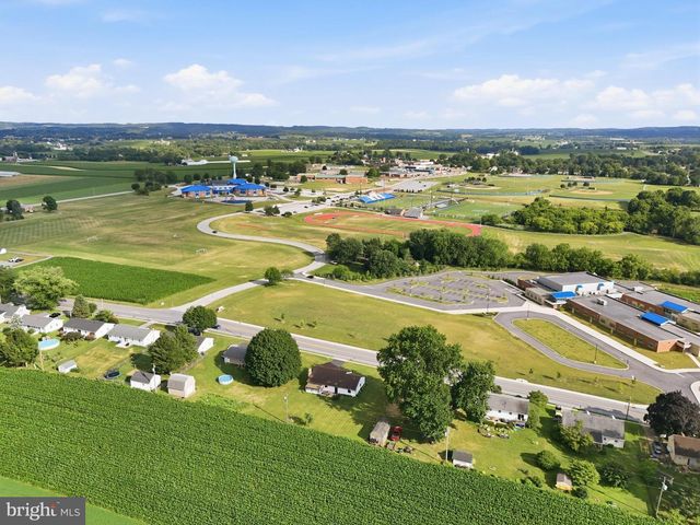 1739 PIONEER RD, Lancaster, PA 17602