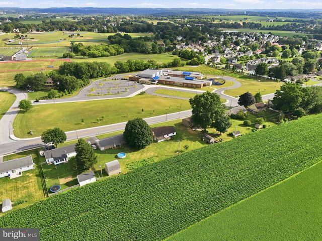1739 PIONEER RD, Lancaster, PA 17602