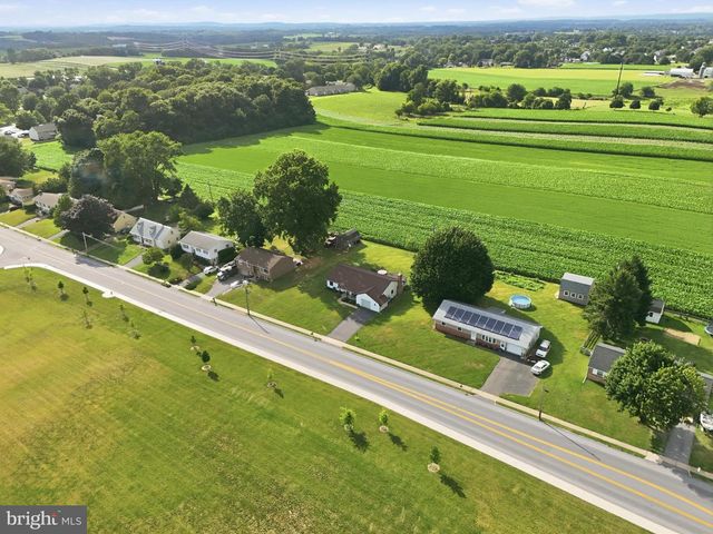 1739 PIONEER RD, Lancaster, PA 17602