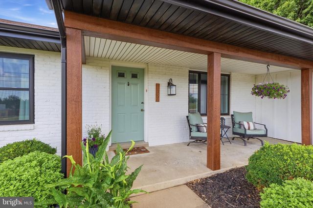 1739 PIONEER RD, Lancaster, PA 17602