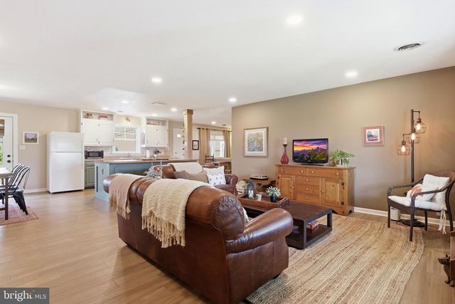 1739 PIONEER RD, Lancaster, PA 17602