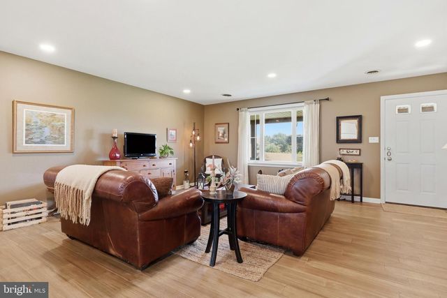 1739 PIONEER RD, Lancaster, PA 17602