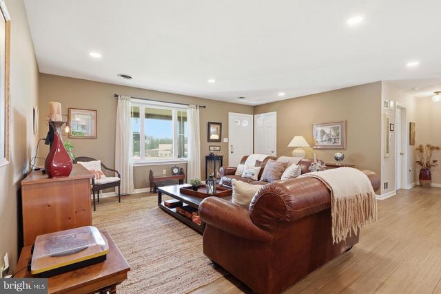 1739 PIONEER RD, Lancaster, PA 17602