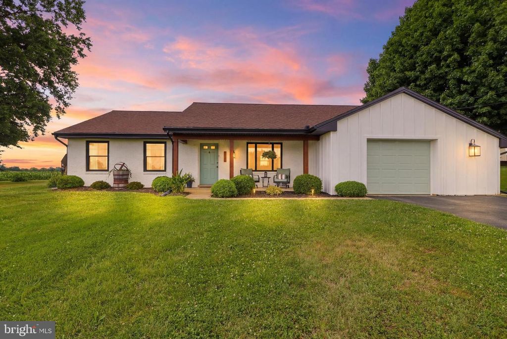 1739 PIONEER RD, Lancaster, PA 17602