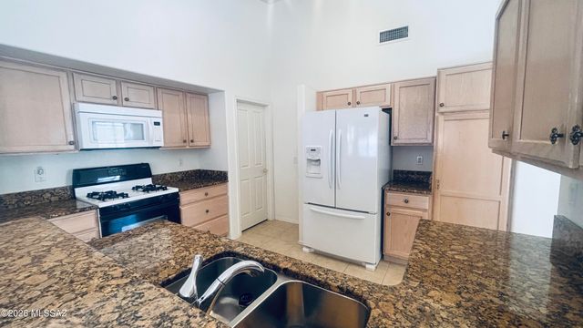 10229 E Gray Hawk Drive, Tucson, AZ 85730
