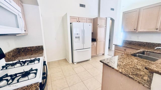10229 E Gray Hawk Drive, Tucson, AZ 85730
