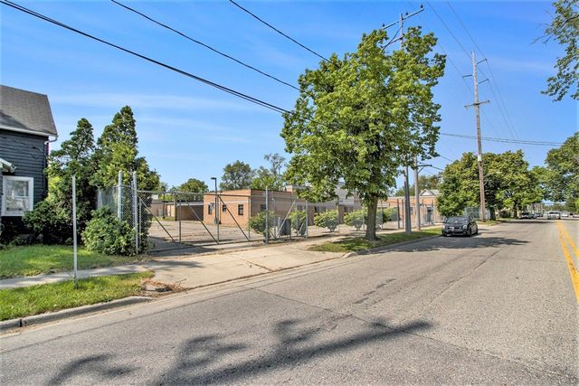 1206 E Crosstown Parkway, Kalamazoo, MI 49001