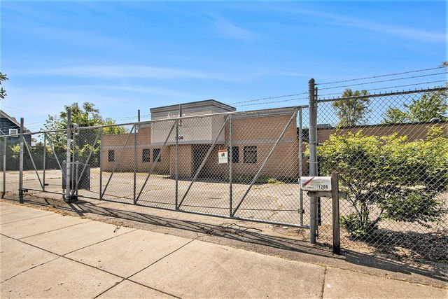 1206 E Crosstown Parkway, Kalamazoo, MI 49001