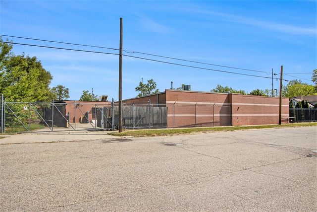 1206 E Crosstown Parkway, Kalamazoo, MI 49001