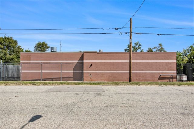 1206 E Crosstown Parkway, Kalamazoo, MI 49001