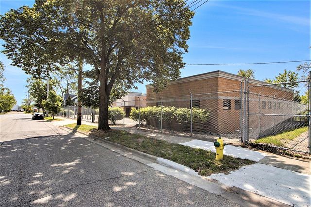 1206 E Crosstown Parkway, Kalamazoo, MI 49001