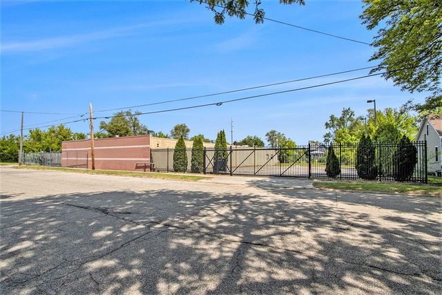 1206 E Crosstown Parkway, Kalamazoo, MI 49001