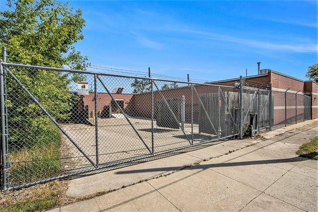 1206 E Crosstown Parkway, Kalamazoo, MI 49001