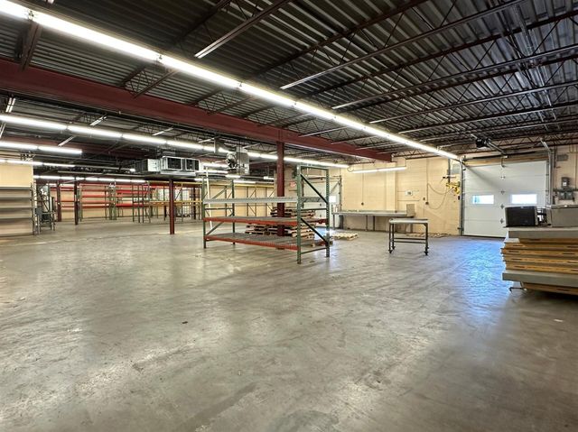 1206 E Crosstown Parkway, Kalamazoo, MI 49001