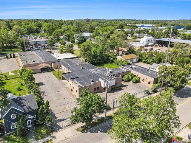 1206 E Crosstown Parkway, Kalamazoo, MI 49001